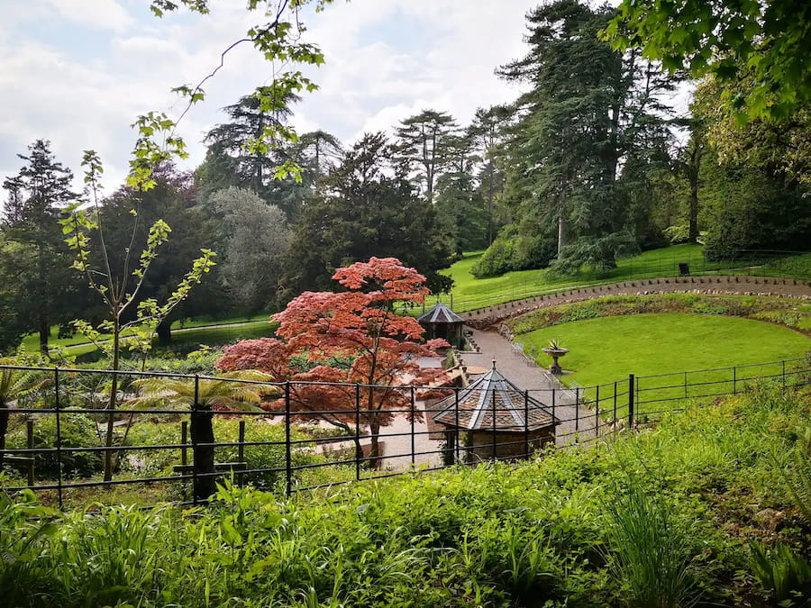 Vista del diseño de jardín de Tyntesfield (Reino Unido) gestionado por el National Trust, ejemplo de jarinería británica